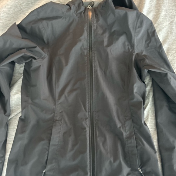 REI CO-op size small women’s rain jacket - Picture 3 of 4